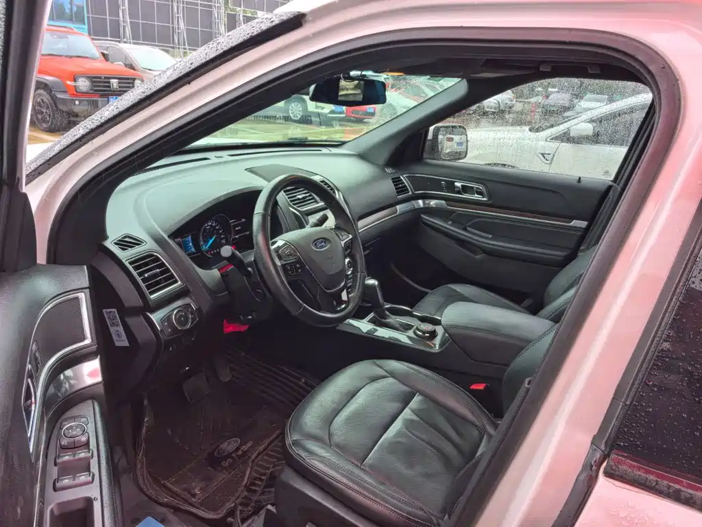 Ford Explorer (Import) — миниатюра 9