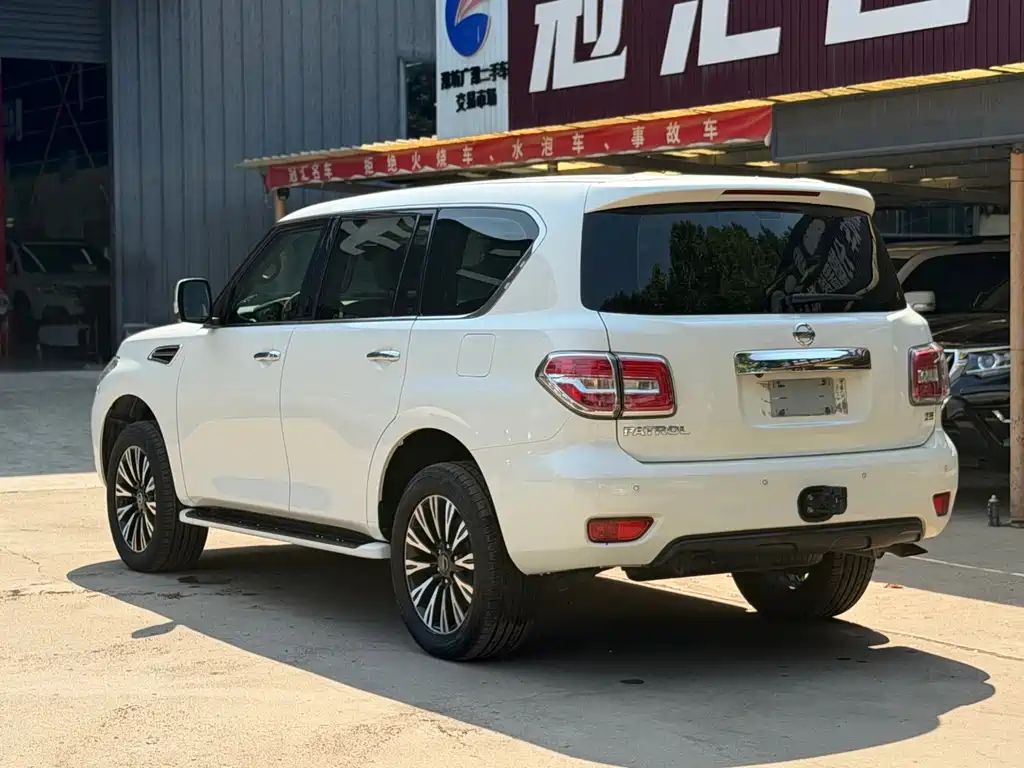 Nissan Patrol — миниатюра 5