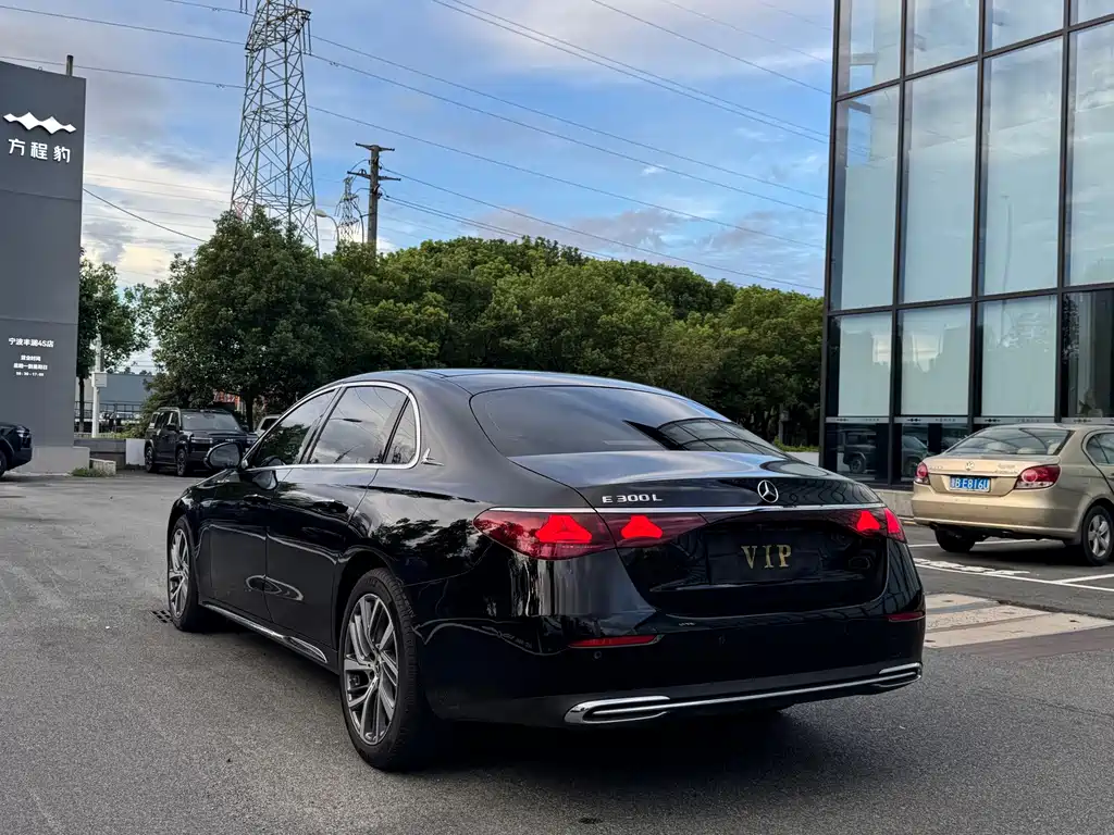 Mercedes-Benz E-Class — миниатюра 18