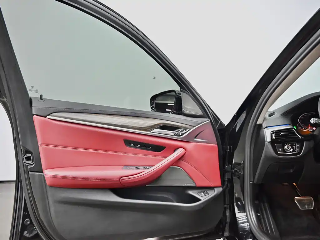 BMW 5 Series — миниатюра 19