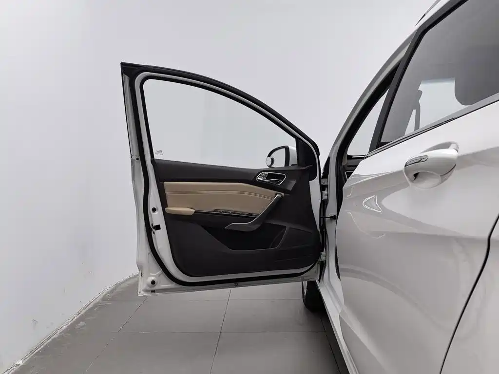 Baojun 310W — миниатюра 8