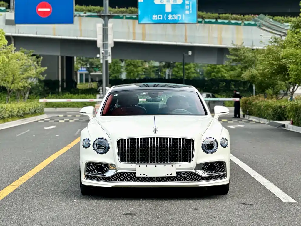 Bentley Flying Spur PHEV — миниатюра 3