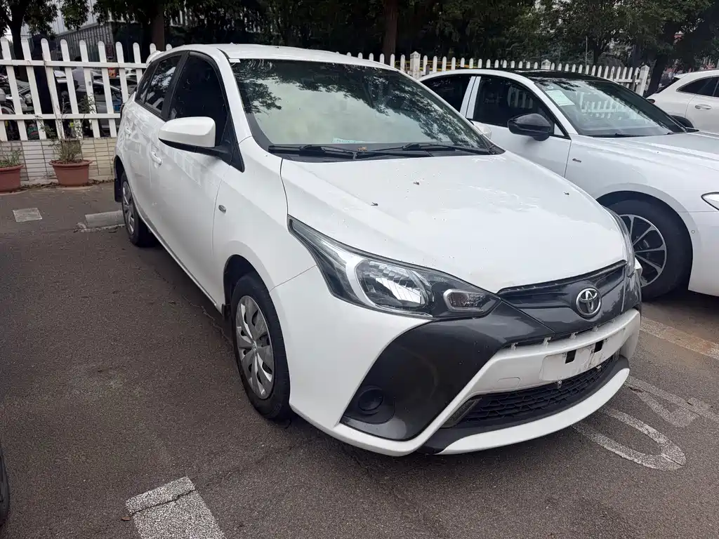 Toyota Yaris L — миниатюра 2