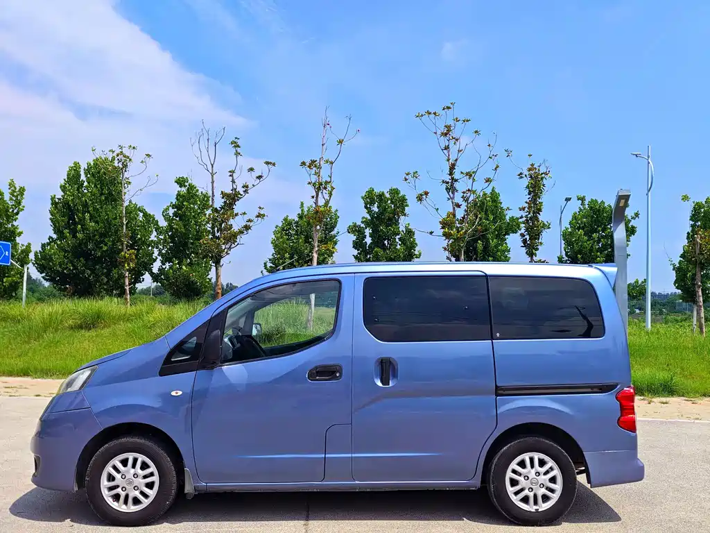 Nissan NV200 — миниатюра 4