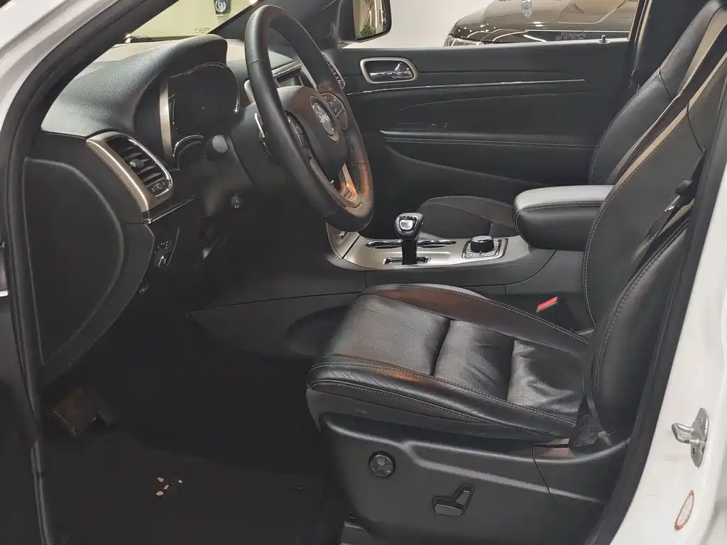 Jeep Grand Cherokee (Import) — миниатюра 11