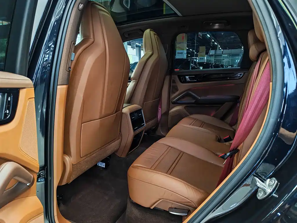 Porsche Cayenne Hybrid — миниатюра 12