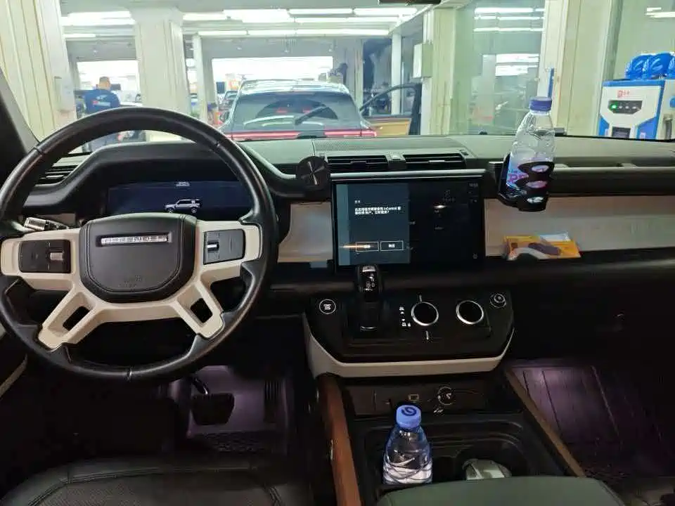 Land Rover Defender — миниатюра 3
