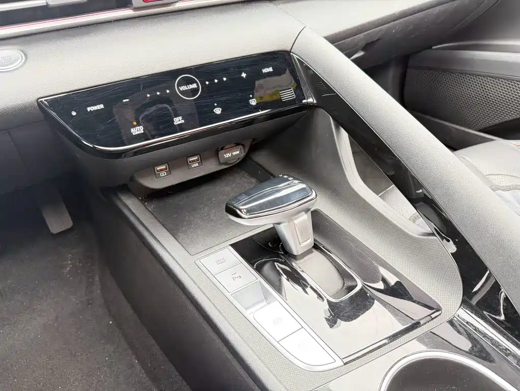 Hyundai Elantra — миниатюра 17