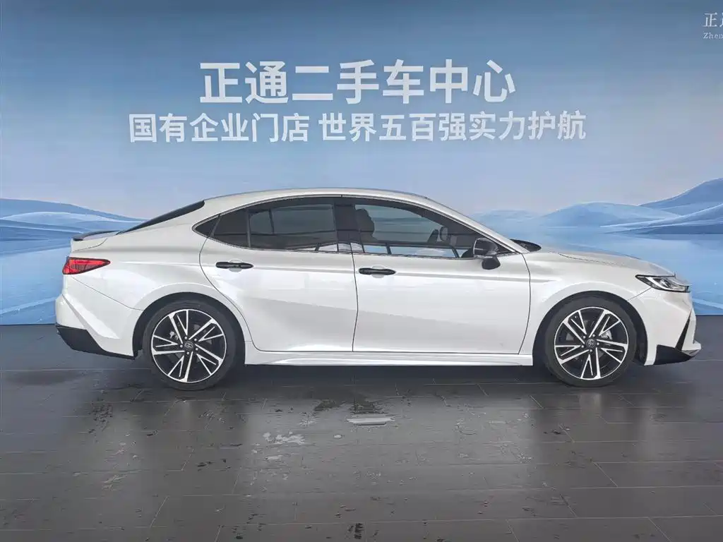 Toyota Camry — миниатюра 10