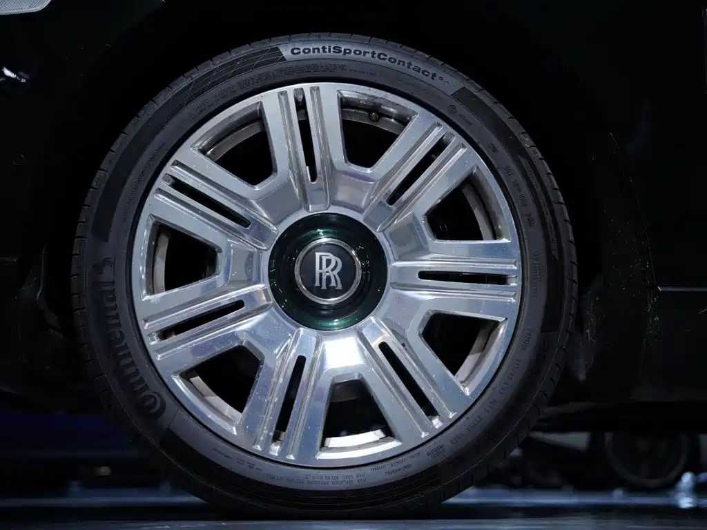 Rolls-Royce Cullinan — миниатюра 18
