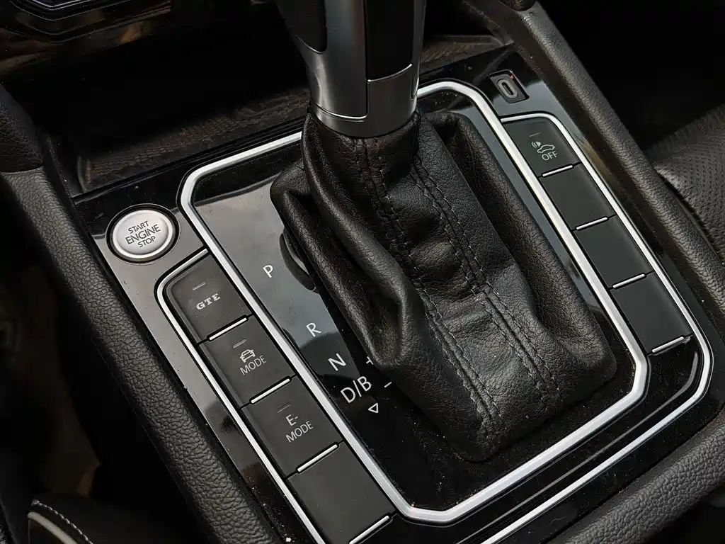 VOLKSWAGEN MAGOTAN GTE PLUG IN HYBRID