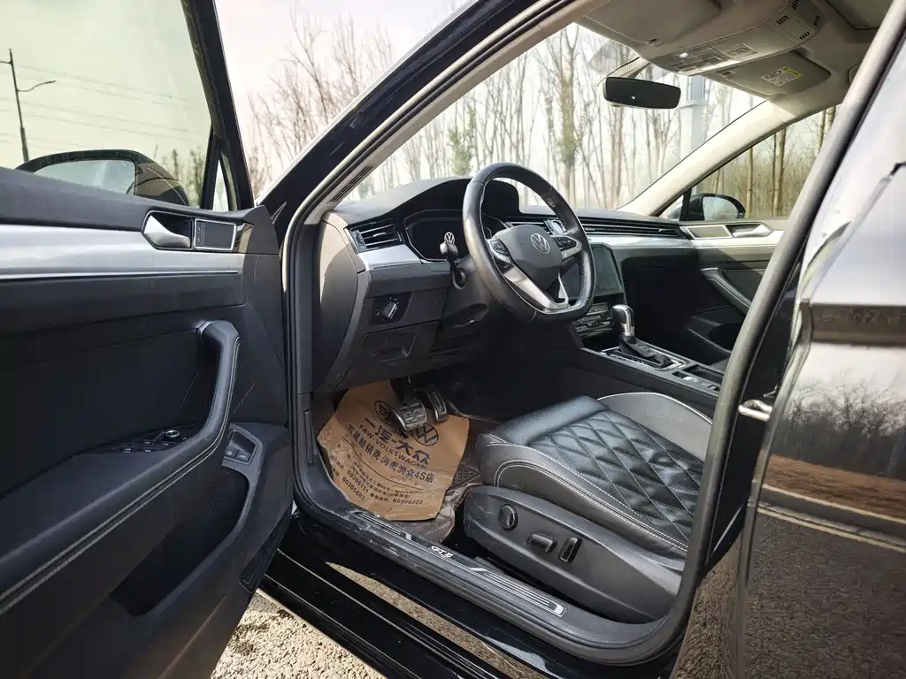 VOLKSWAGEN MAGOTAN GTE PLUG IN HYBRID