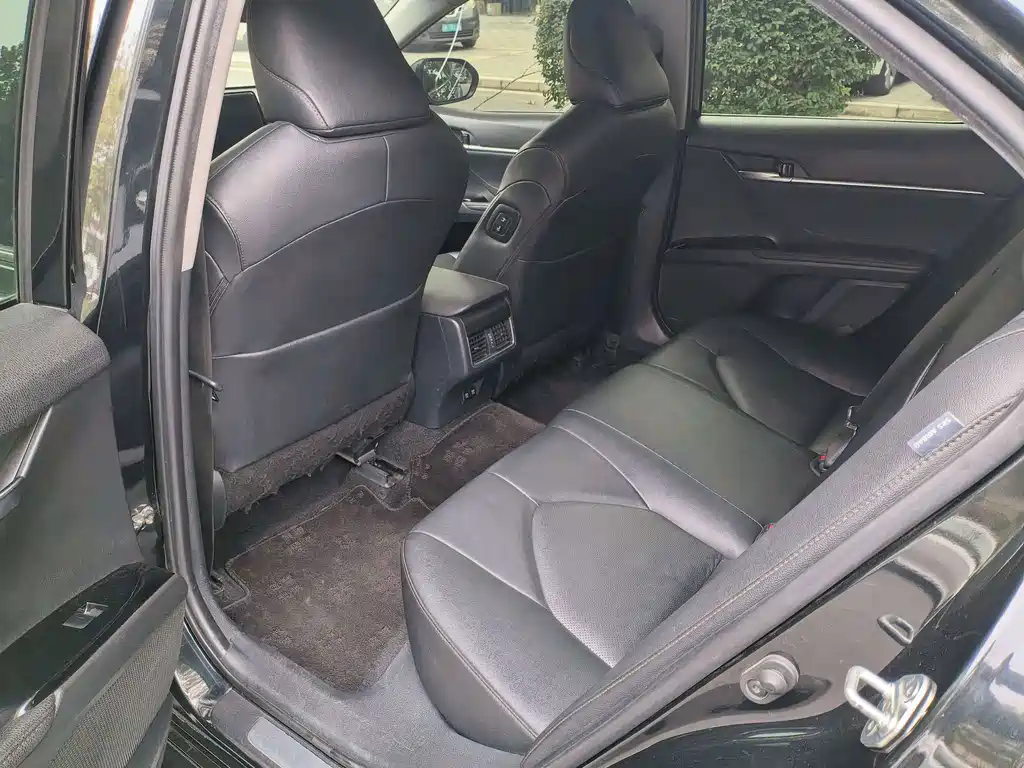 Toyota Camry — миниатюра 8