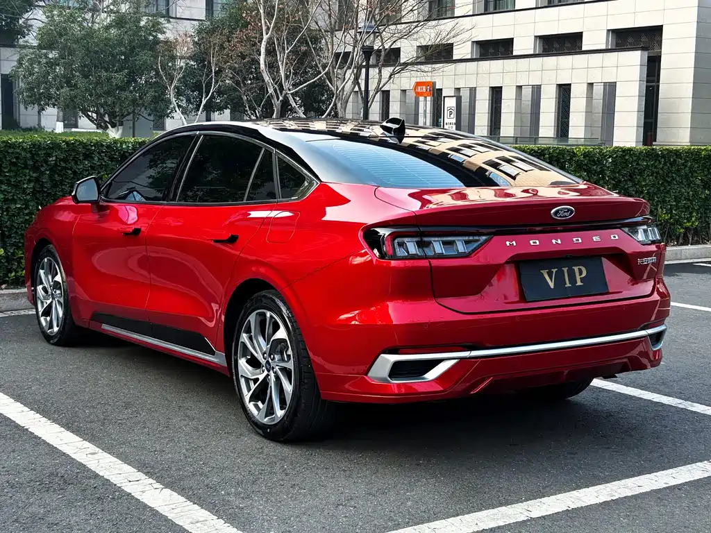 Ford Mondeo 2025 2.0T EcoBoost
