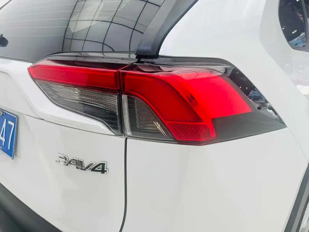 Toyota RAV4 — миниатюра 14