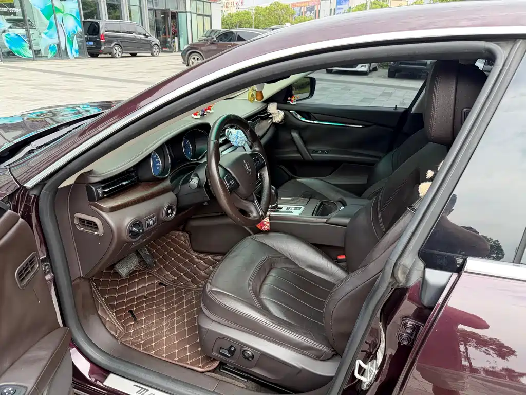 Maserati Quattroporte — миниатюра 5