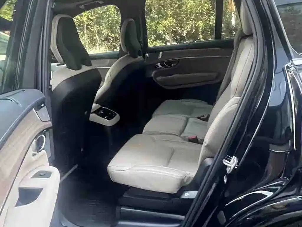 Volvo XC90 PHEV — миниатюра 6