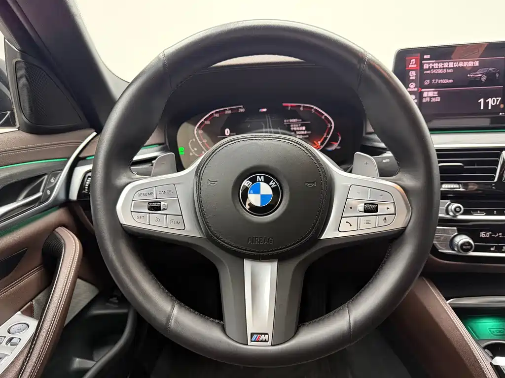 BMW 5 Series — миниатюра 9