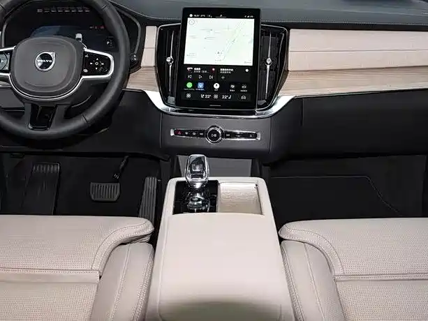 Volvo XC90 PHEV — миниатюра 8