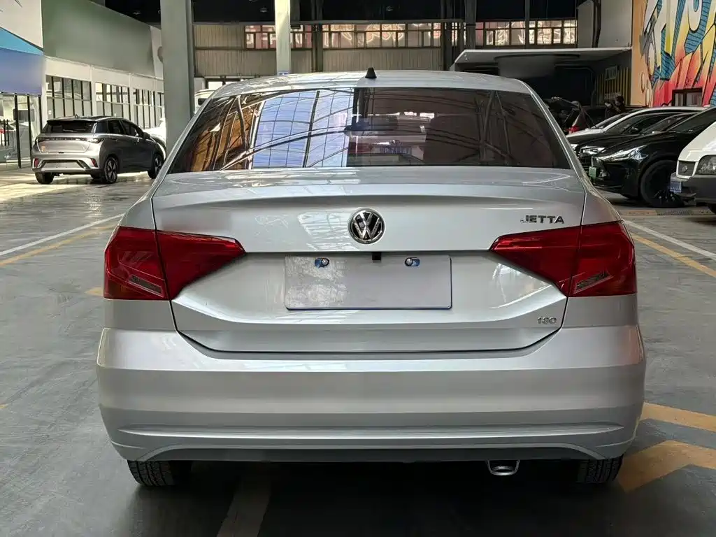 Volkswagen Jetta — миниатюра 5