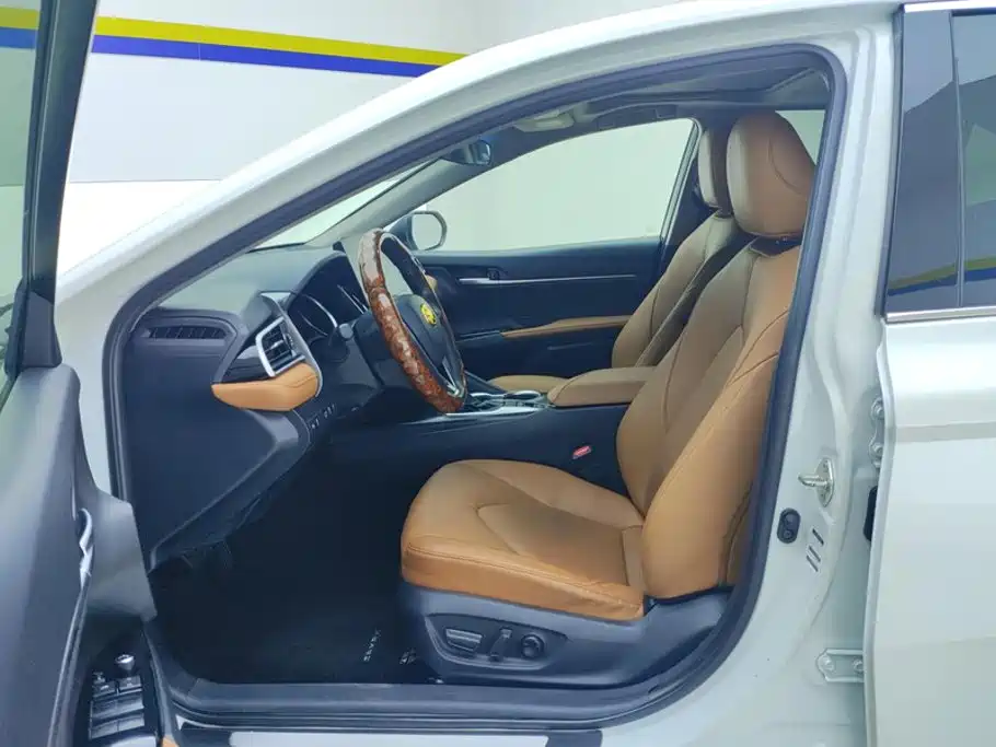 Toyota Camry — миниатюра 9