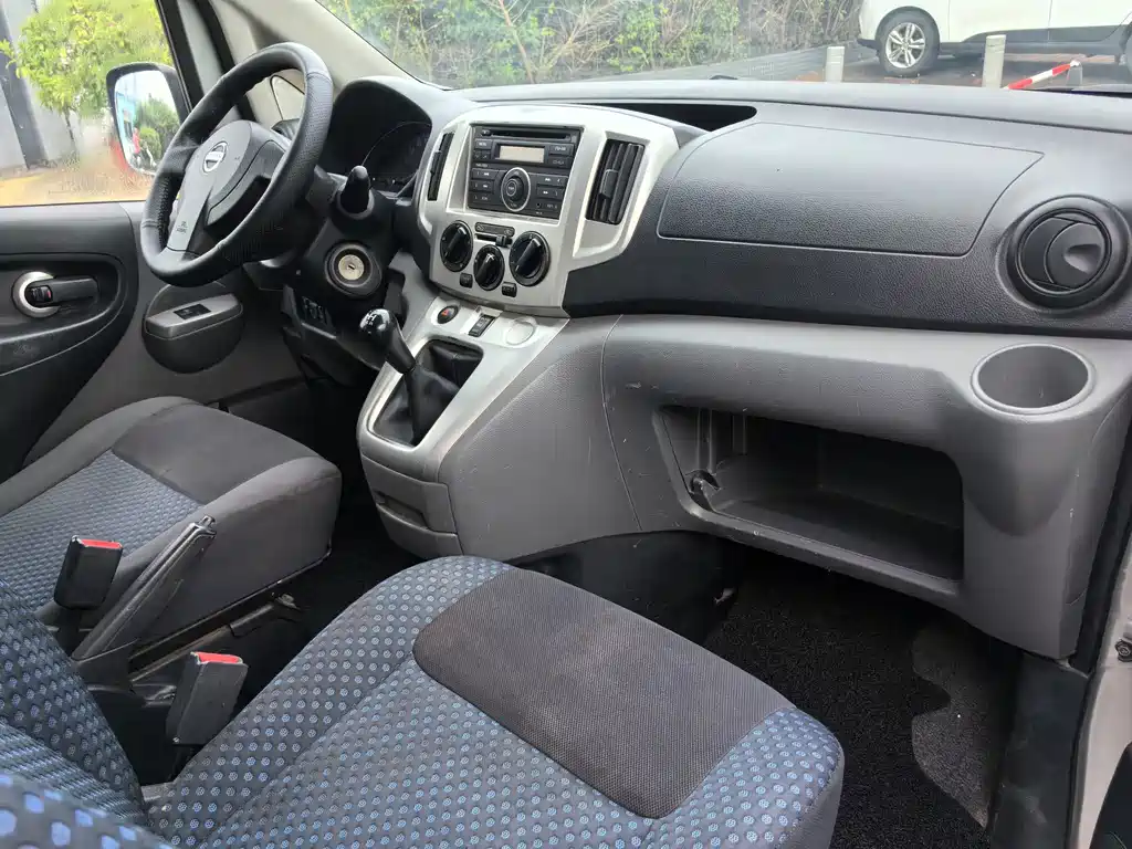 Nissan NV200 — миниатюра 15