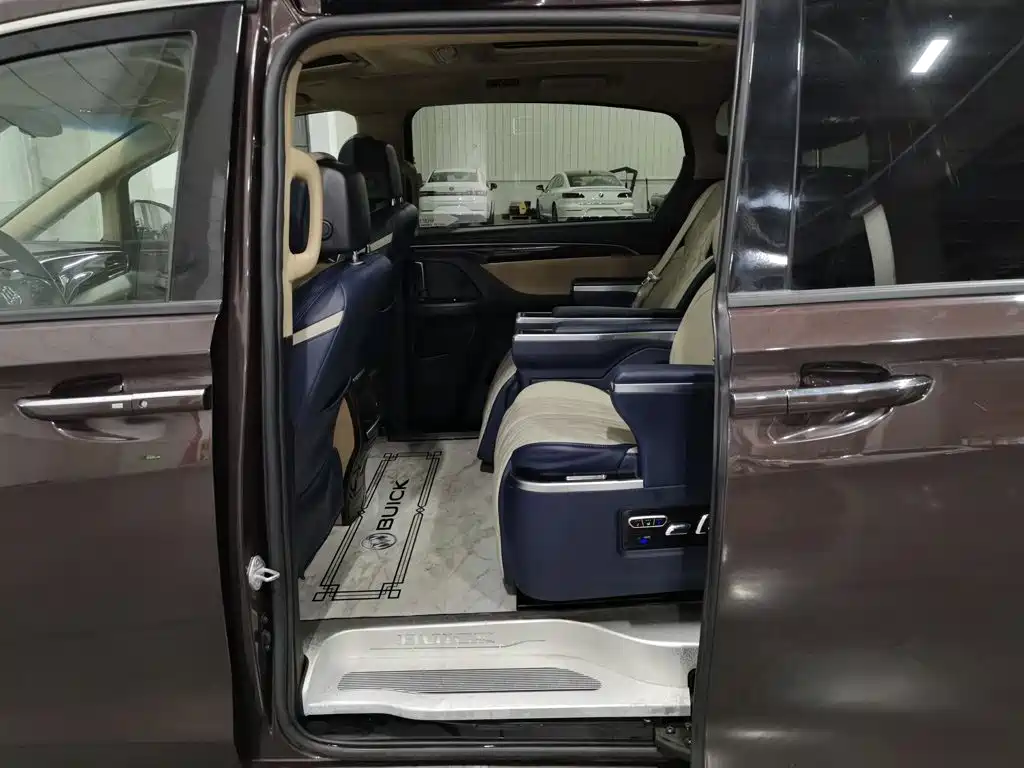 Buick GL8 — миниатюра 15