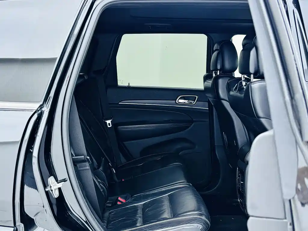 Jeep Grand Cherokee (Import) — миниатюра 16