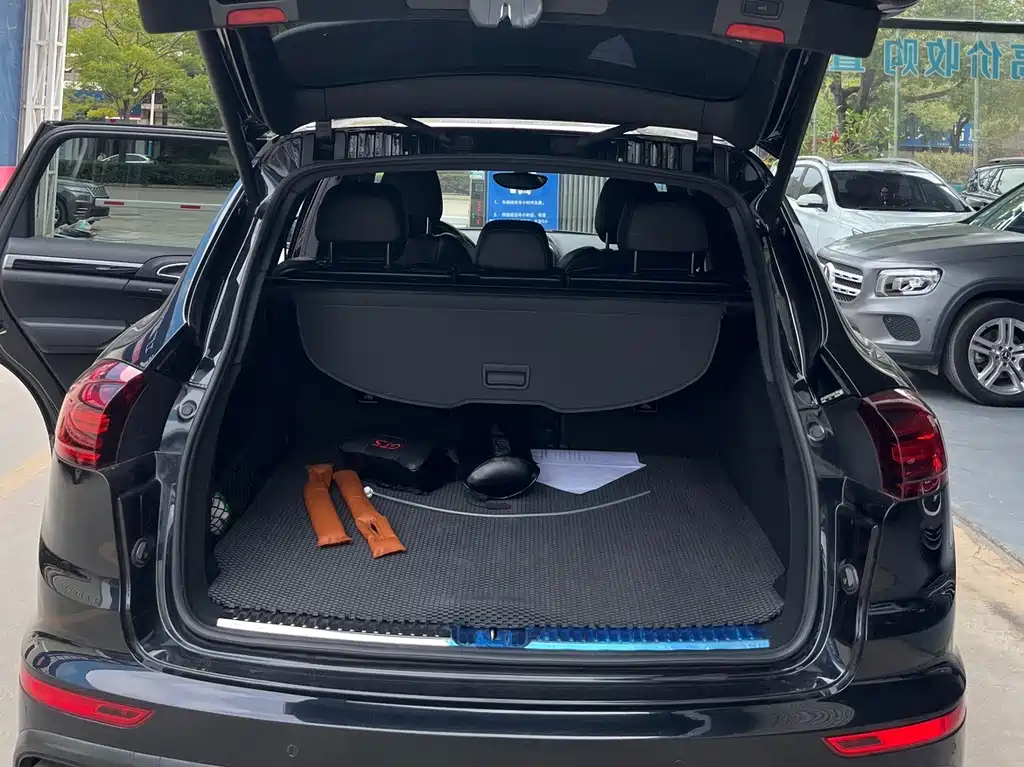 Porsche Cayenne — миниатюра 13