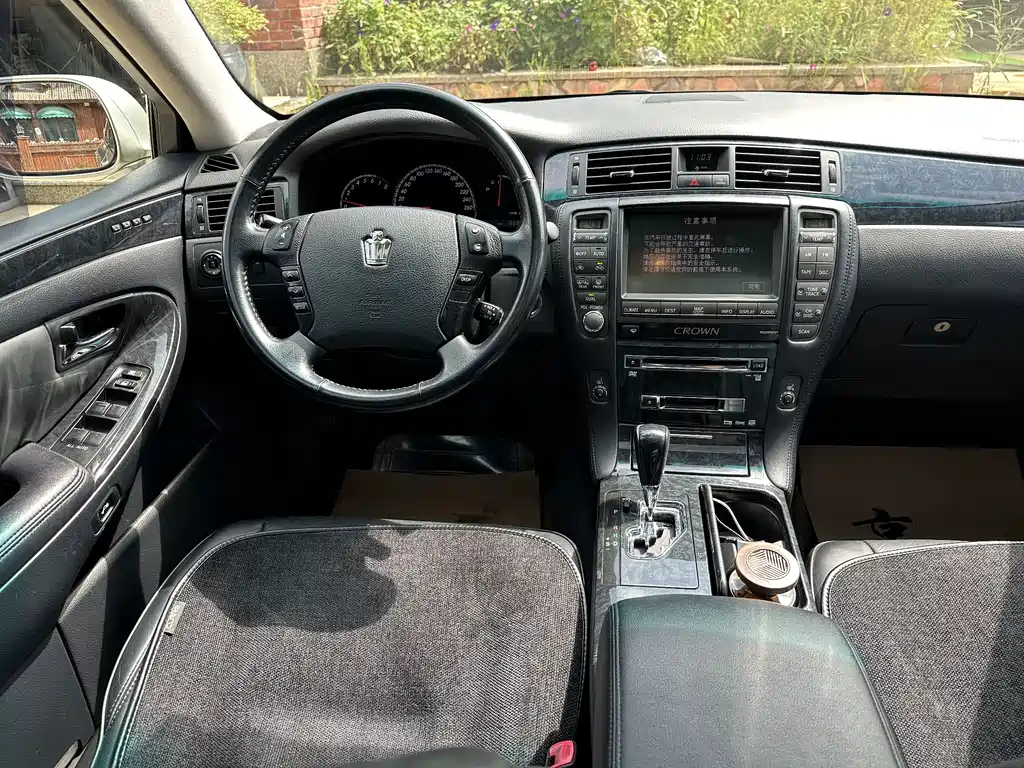 Toyota Crown — миниатюра 19
