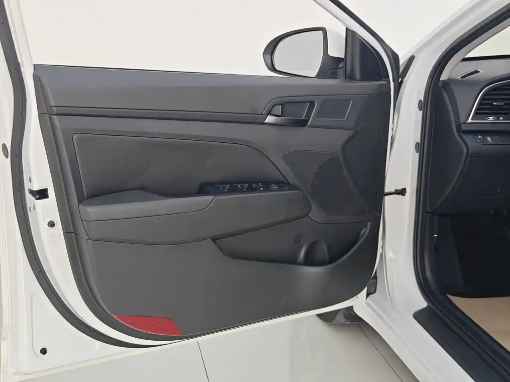 Hyundai Elantra — миниатюра 25