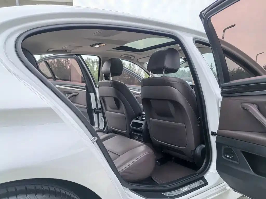 BMW 5 Series — миниатюра 15