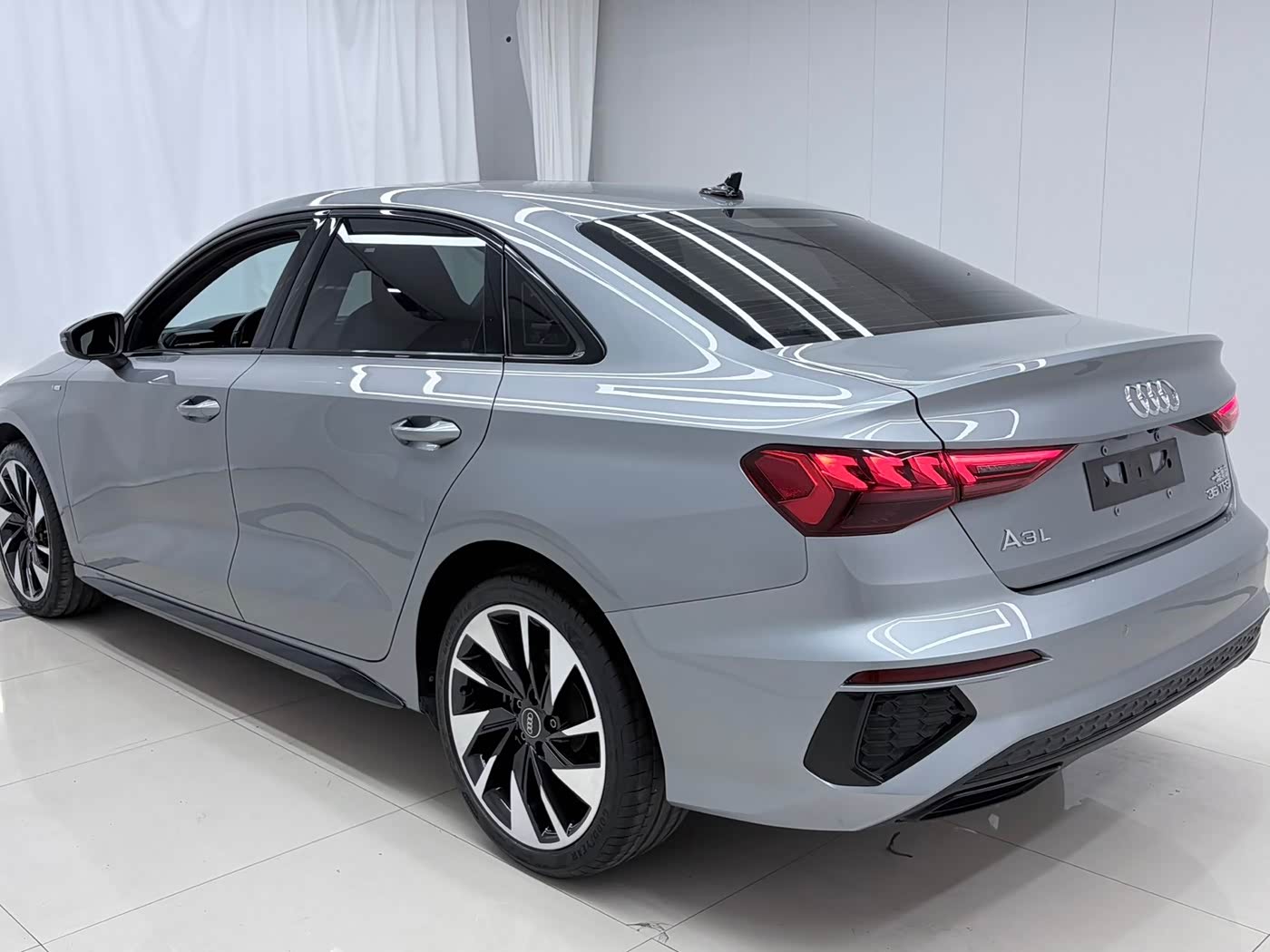 Audi A3 1.4 л 2023 г. Серебристо-серый, пробег 47000 км
