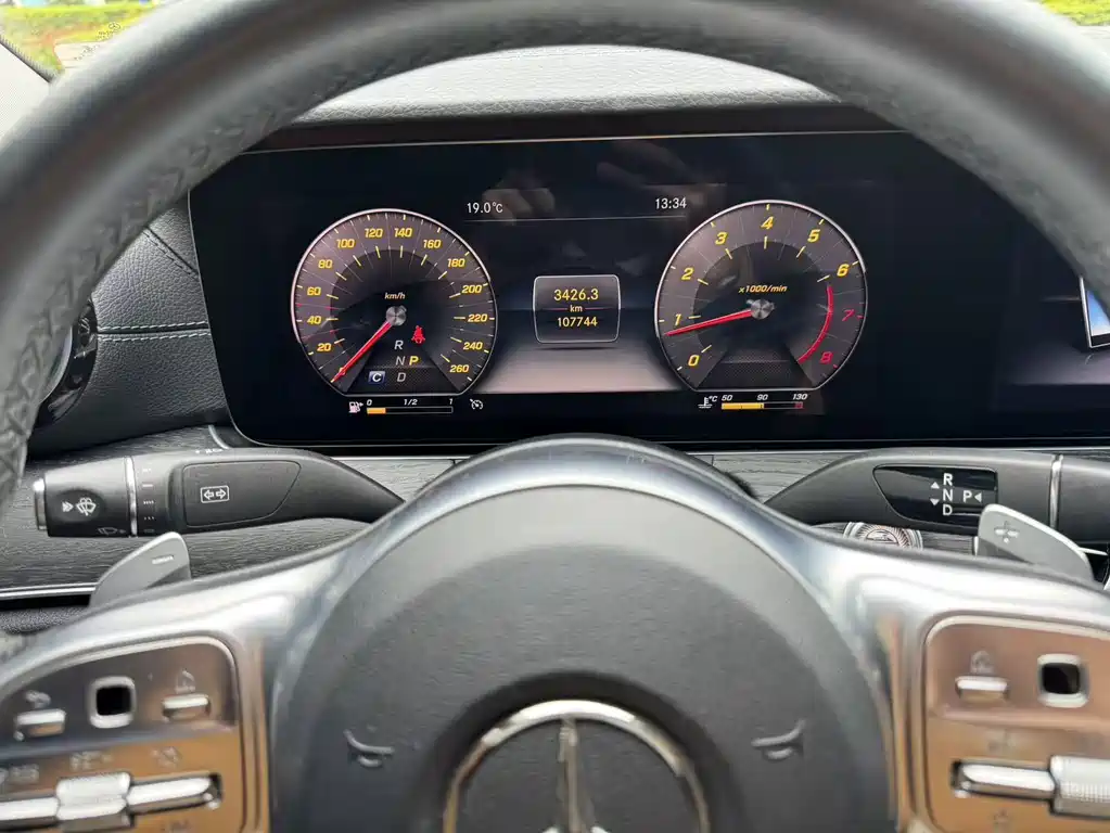 Mercedes-Benz E-Class — миниатюра 6