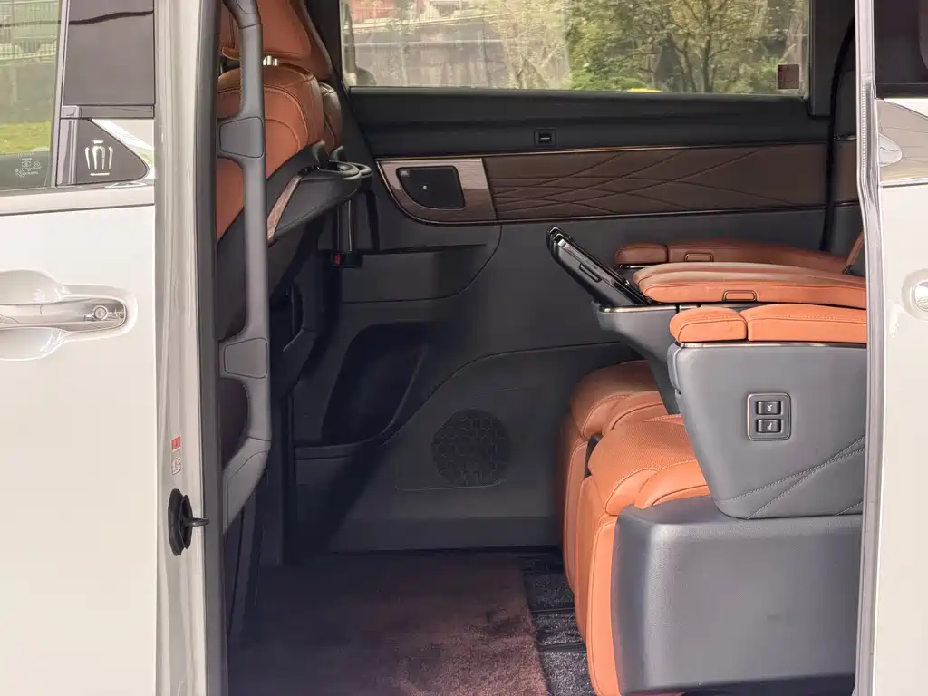 Toyota Vellfire — миниатюра 11