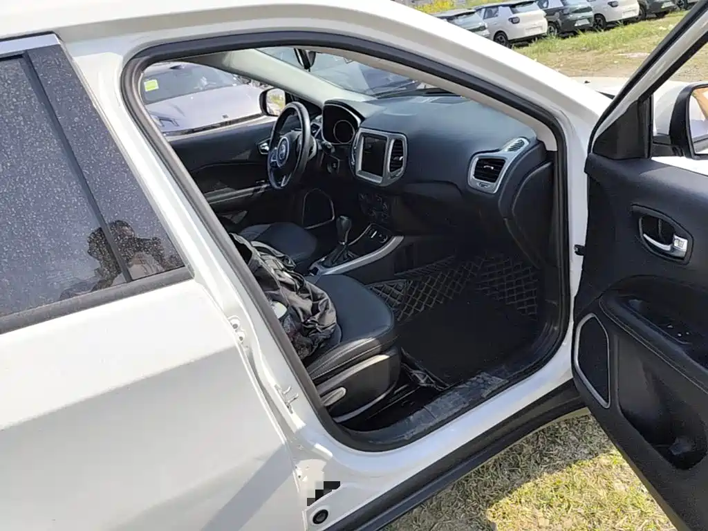 Jeep Compass — миниатюра 9