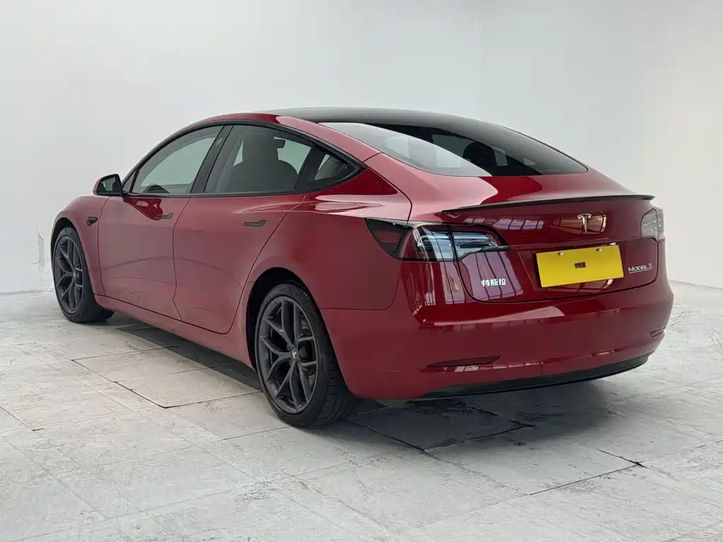 Tesla Model 3 — миниатюра 3