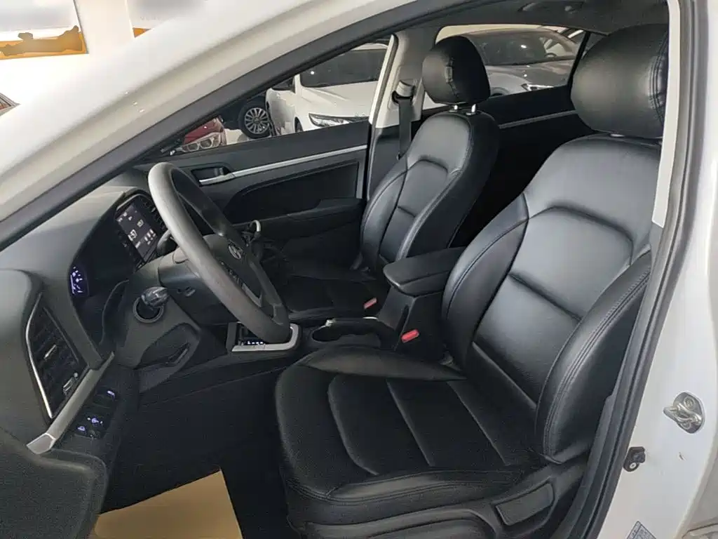 Hyundai Elantra — миниатюра 15