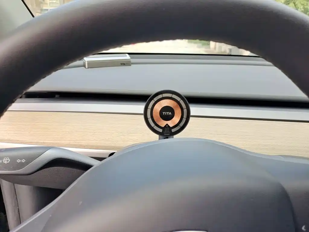 Tesla Model Y — миниатюра 4