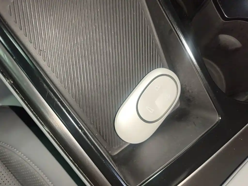 NIO ES8 — миниатюра 9