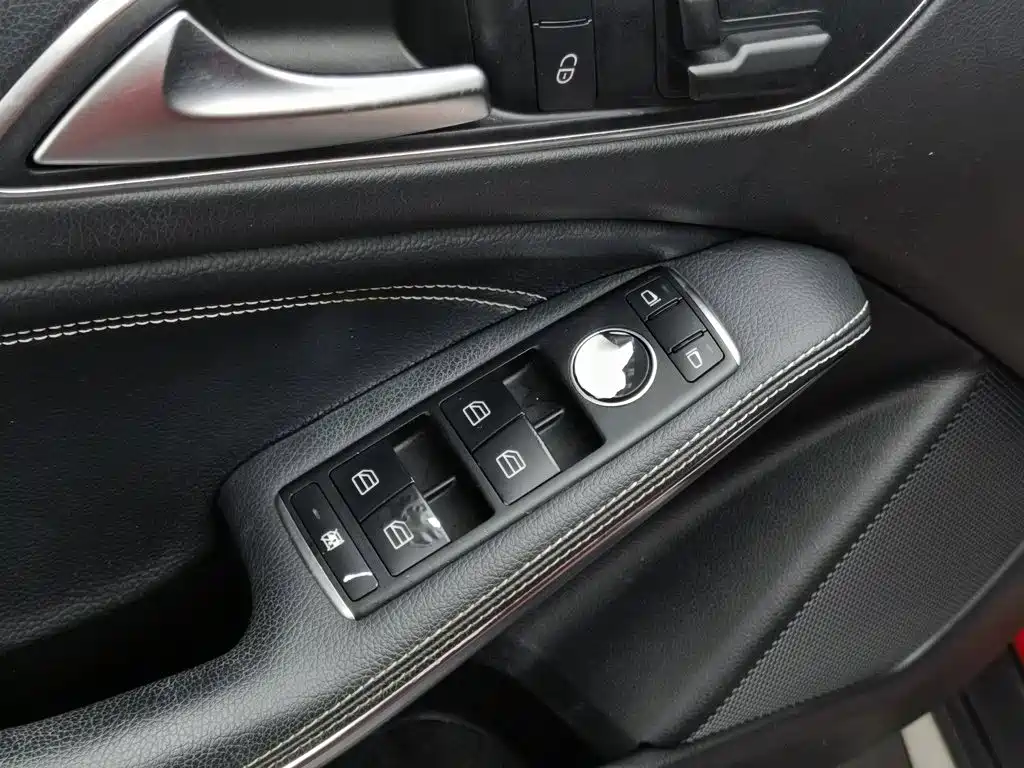 Mercedes-Benz GLA — миниатюра 9