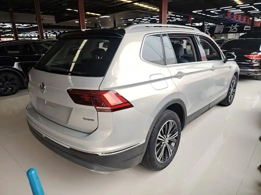 Volkswagen Tiguan L — миниатюра 7