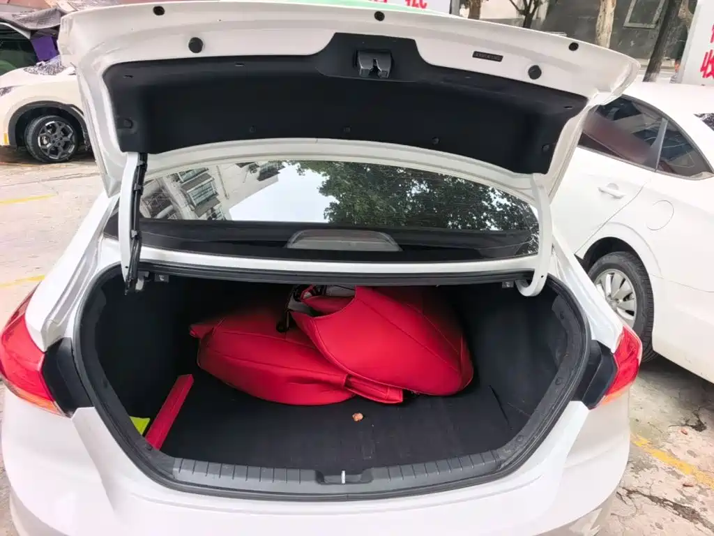 Hyundai Elantra — миниатюра 19