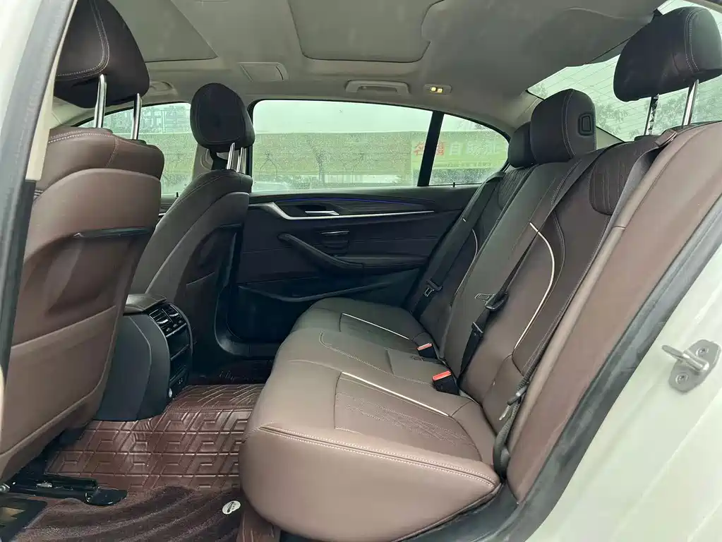 BMW 5 Series — миниатюра 6