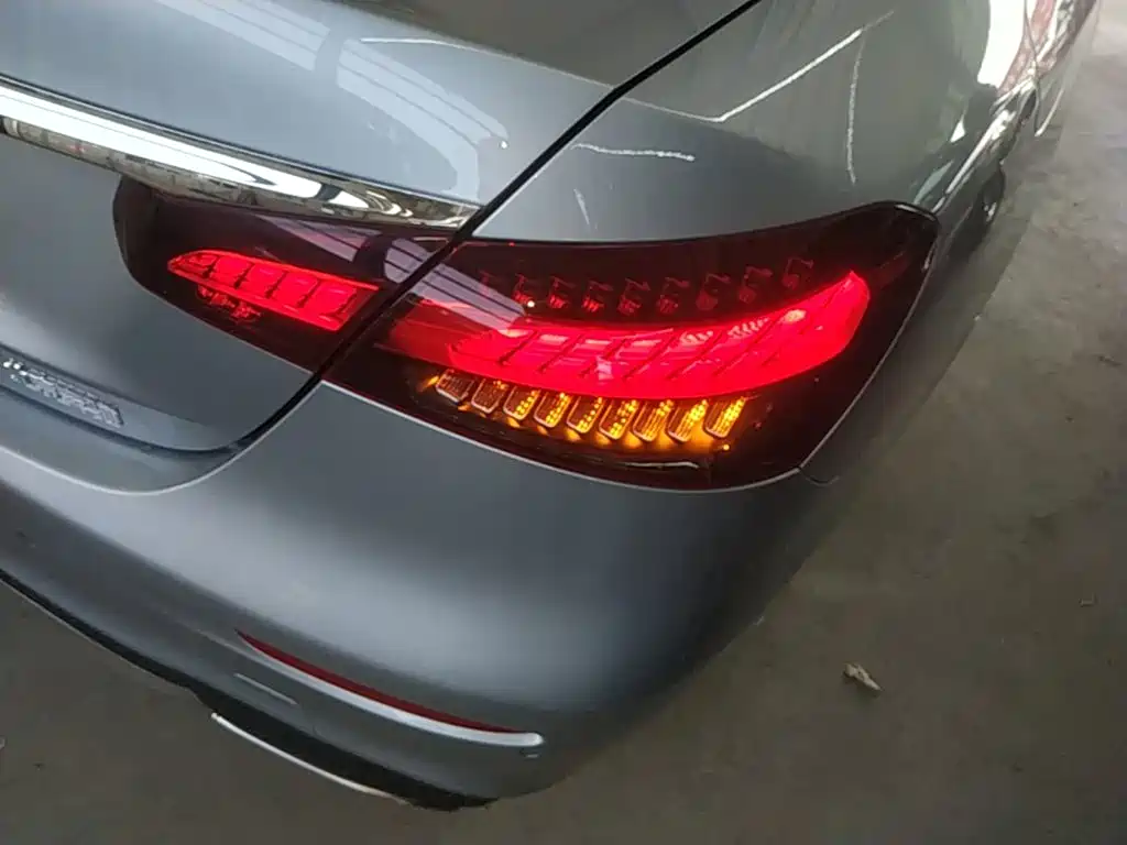 Mercedes-Benz E-Class — миниатюра 8