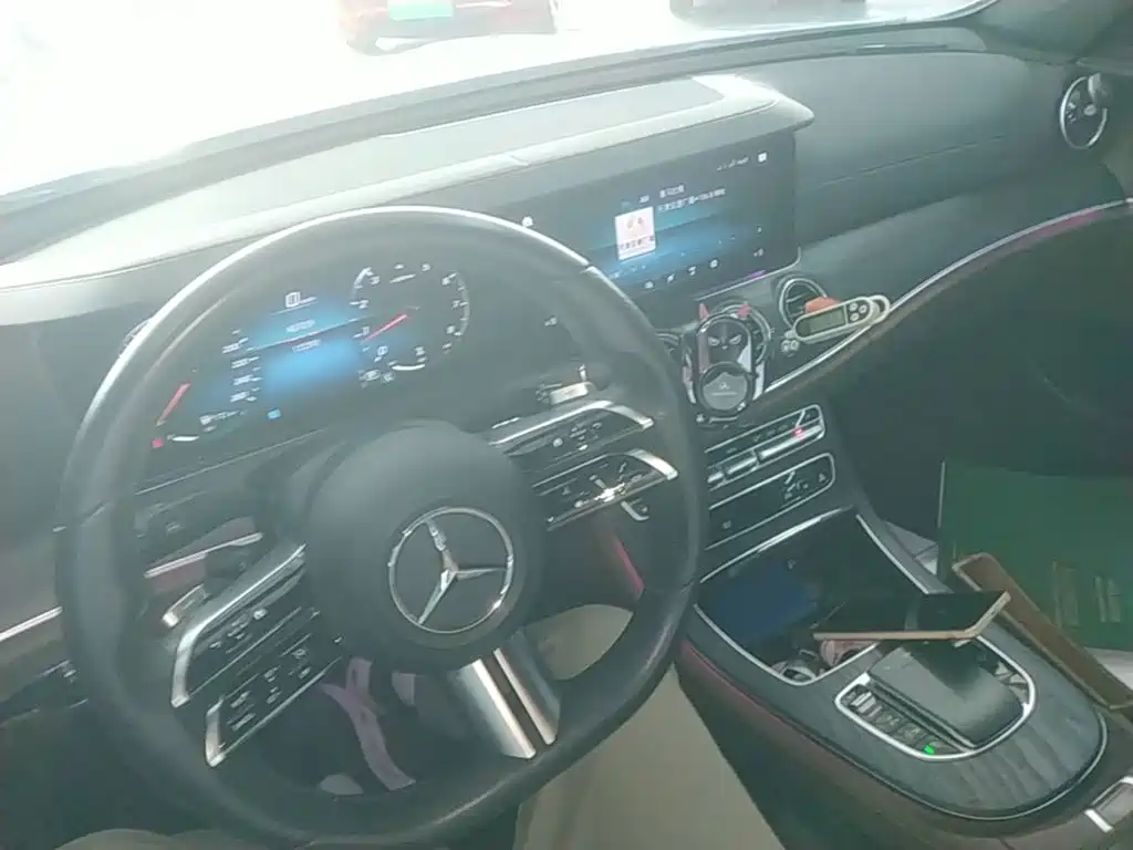 Mercedes-Benz E-Class — миниатюра 10