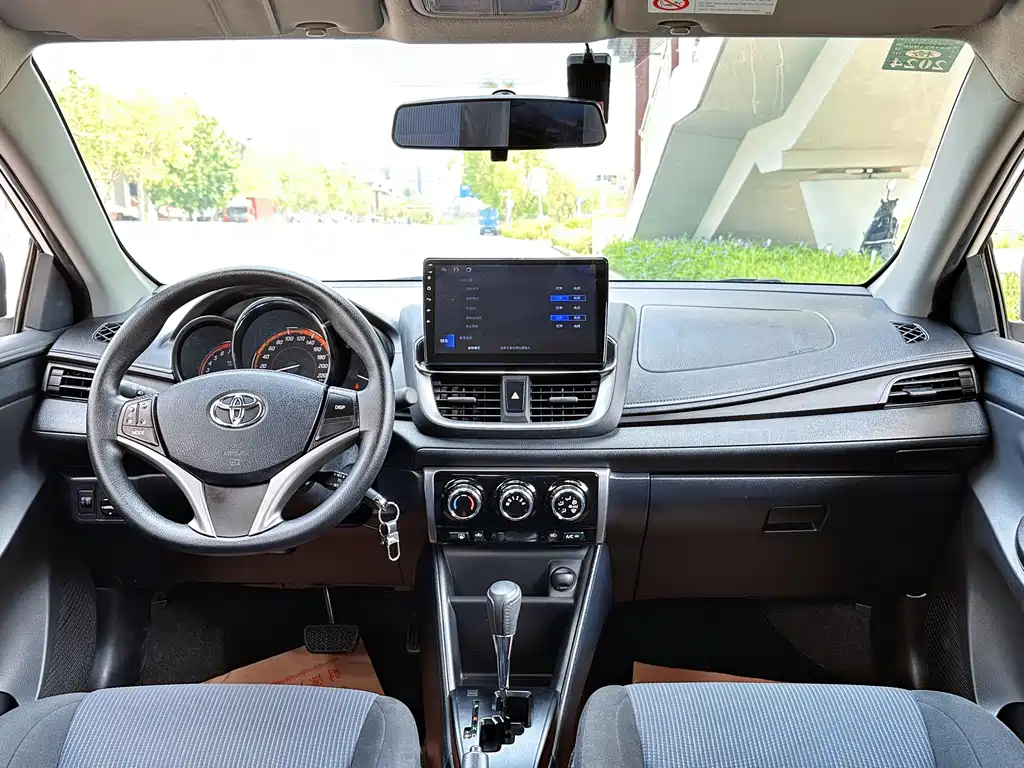 Toyota Yaris L — миниатюра 5
