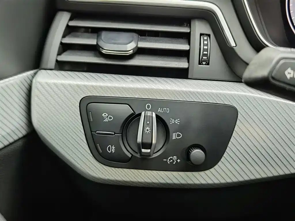 Audi A4L — миниатюра 21