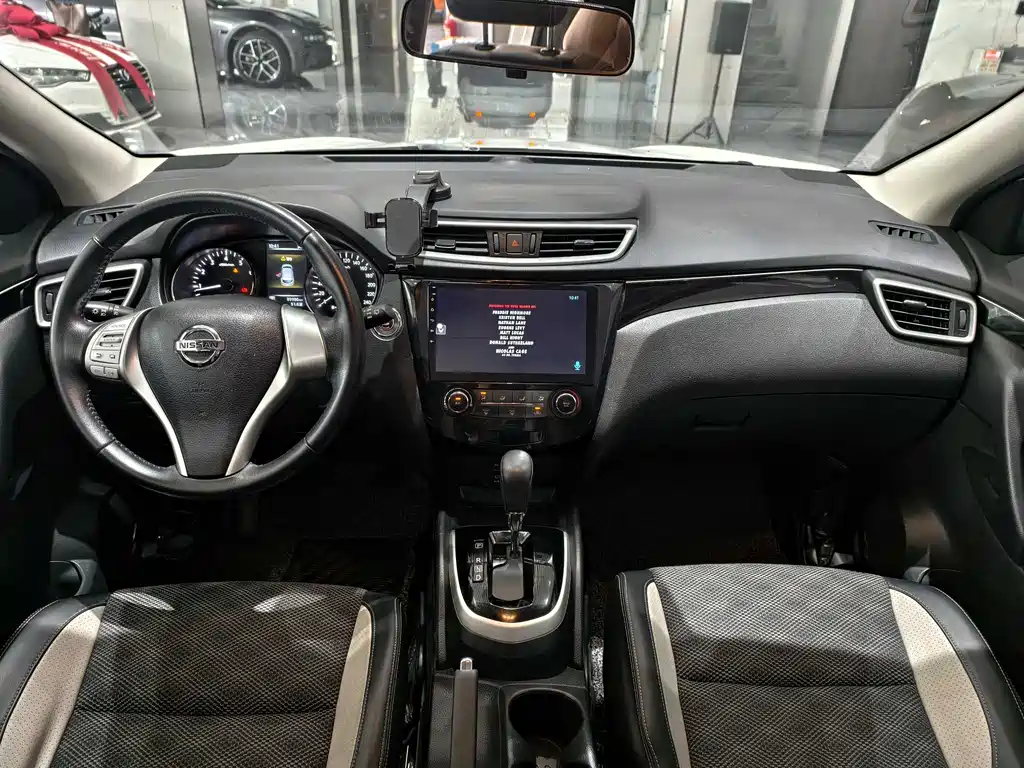 Nissan Qashqai 2016 2.0L CVT Luxury