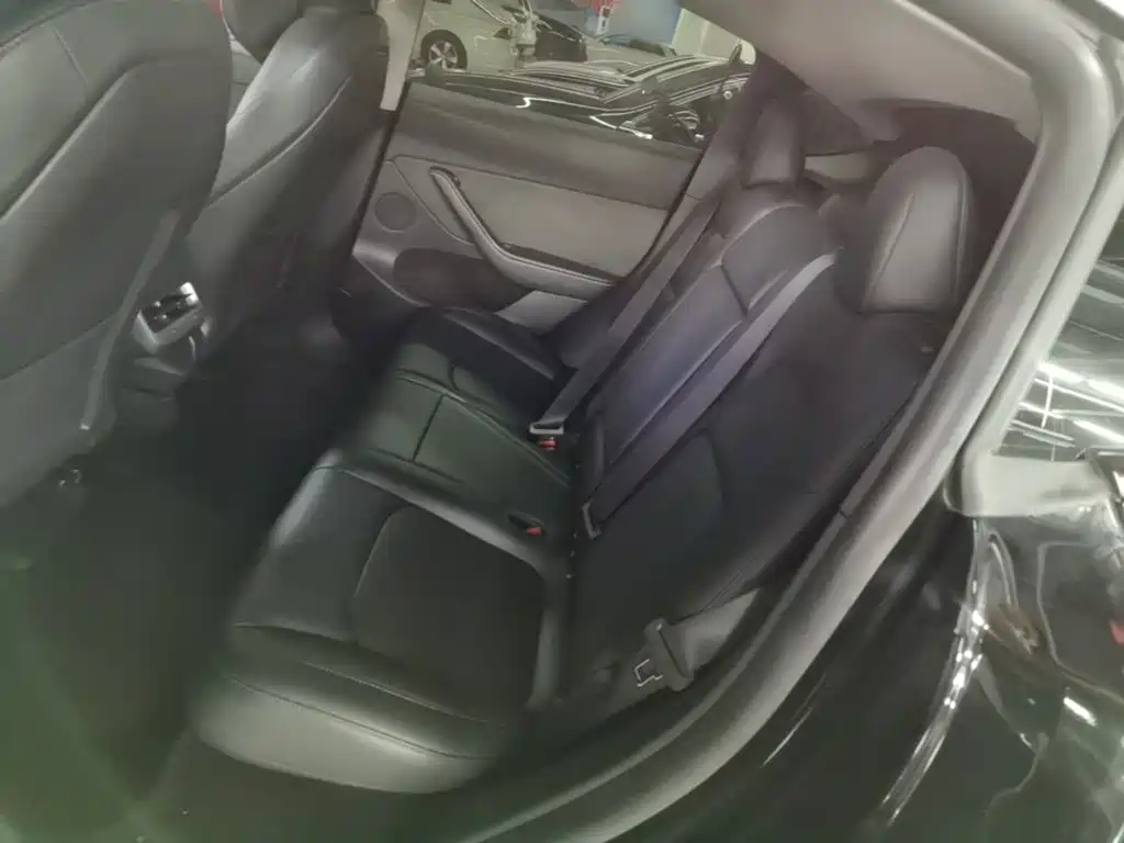 Tesla Model Y — миниатюра 17